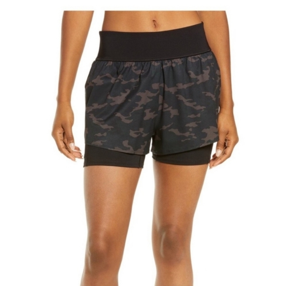 SPANX Get Moving Shorts in Black Camo